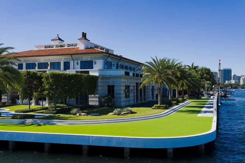 Beautiful maintained lawn by Innovative Landscape & Lawn